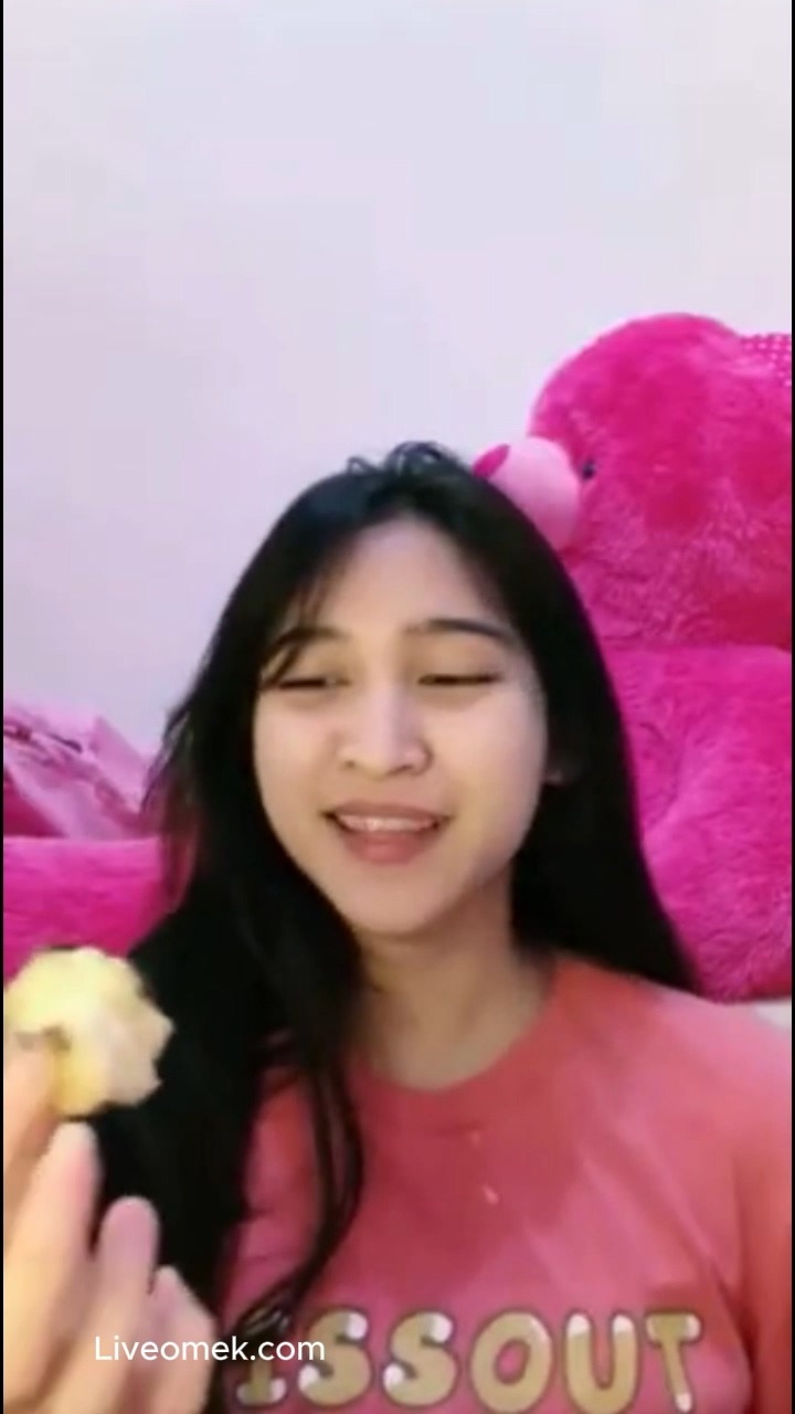 Si Cantik Makan Es Krim Lalu Bugil Omek